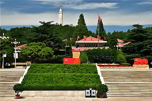 西柏坡精神淬炼职场初心 艰苦奋斗激发高效动能