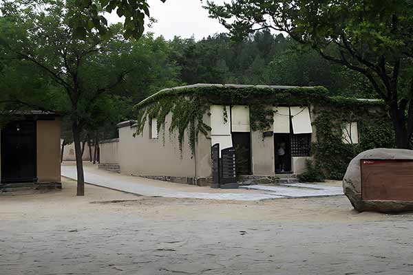 西柏坡重温“两个务必”精神 党员干部如何体悟初心使命